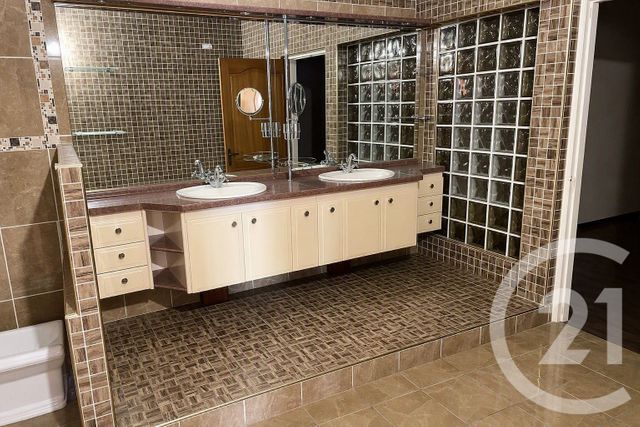 Maison &agrave; vendre - 8 pi&egrave;ces - 352,01 m2 - St Denis - 974 - REUNION