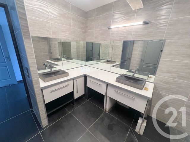 Appartement F4 &agrave; vendre - 4 pi&egrave;ces - 136,59 m2 - St Denis - 974 - REUNION