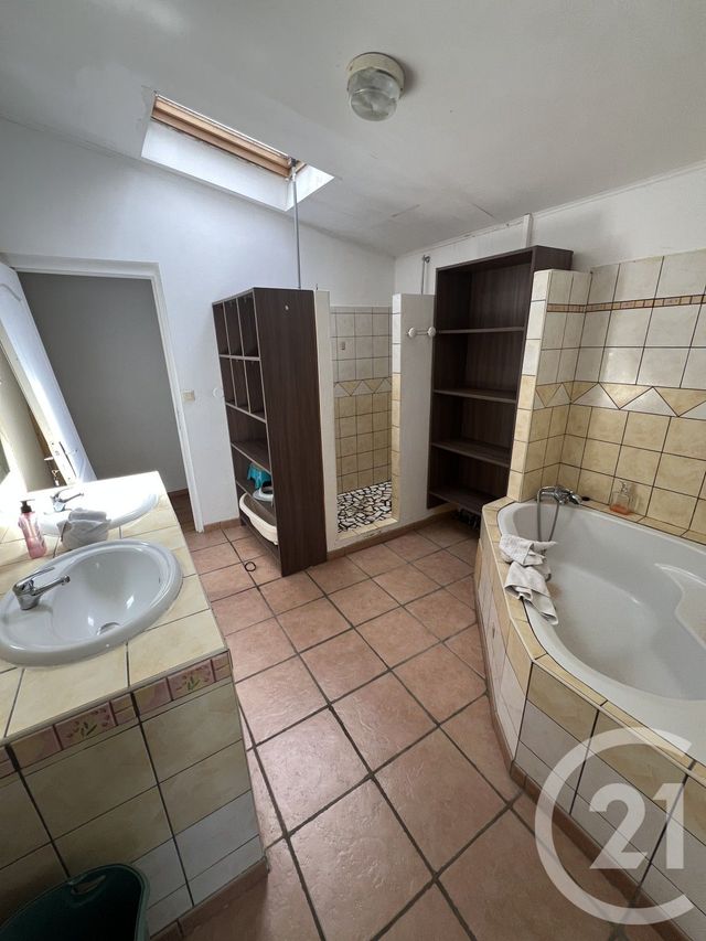 Maison &agrave; louer - 4 pi&egrave;ces - 173,60 m2 - Ste Marie - 974 - REUNION
