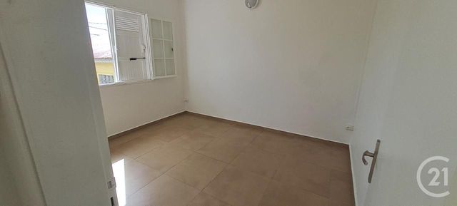 Appartement F3 bis &agrave; louer - 4 pi&egrave;ces - 117,10 m2 - Ste Suzanne - 974 - REUNION