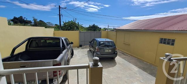 Appartement F3 bis &agrave; louer - 4 pi&egrave;ces - 117,10 m2 - Ste Suzanne - 974 - REUNION