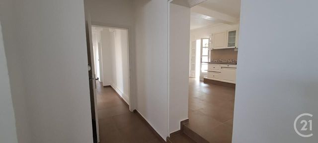 Appartement F3 bis &agrave; louer - 4 pi&egrave;ces - 117,10 m2 - Ste Suzanne - 974 - REUNION