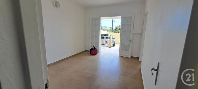 Appartement F3 bis &agrave; louer - 4 pi&egrave;ces - 117,10 m2 - Ste Suzanne - 974 - REUNION