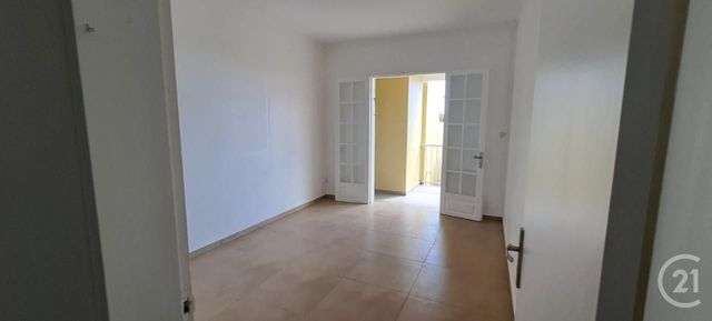 Appartement F3 bis &agrave; louer - 4 pi&egrave;ces - 117,10 m2 - Ste Suzanne - 974 - REUNION