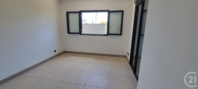 Maison &agrave; louer - 4 pi&egrave;ces - 112,11 m2 - Ste Suzanne - 974 - REUNION
