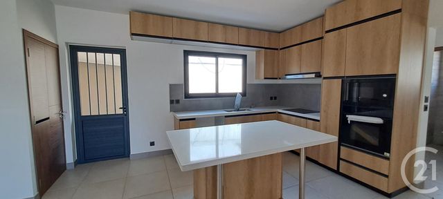 Maison &agrave; louer - 4 pi&egrave;ces - 112,11 m2 - Ste Suzanne - 974 - REUNION