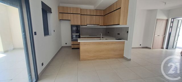 Maison &agrave; louer - 4 pi&egrave;ces - 111,53 m2 - Ste Suzanne - 974 - REUNION