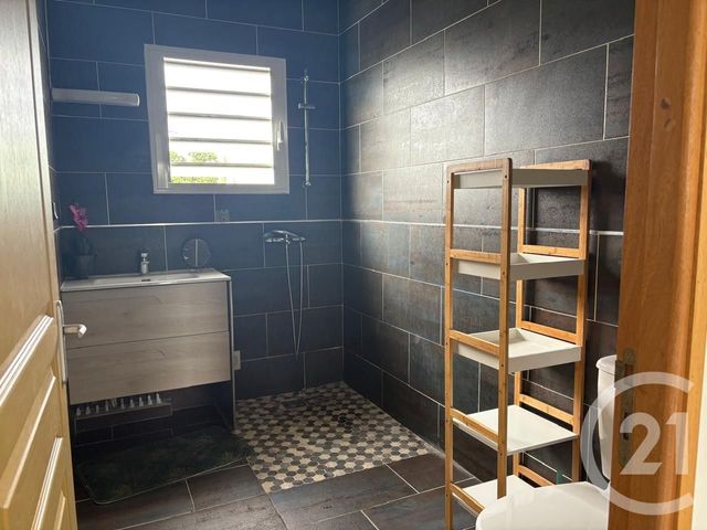 Maison &agrave; louer - 3 pi&egrave;ces - 75 m2 - Ste Suzanne - 974 - REUNION