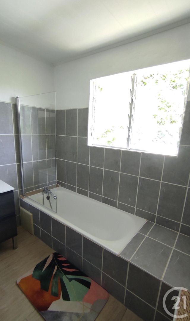 Maison &agrave; louer - 4 pi&egrave;ces - 90,73 m2 - St Denis - 974 - REUNION