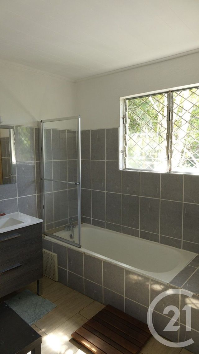Maison &agrave; louer - 4 pi&egrave;ces - 90,73 m2 - St Denis - 974 - REUNION