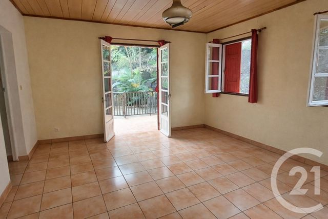 Maison &agrave; louer - 3 pi&egrave;ces - 60,07 m2 - Ste Marie - 974 - REUNION