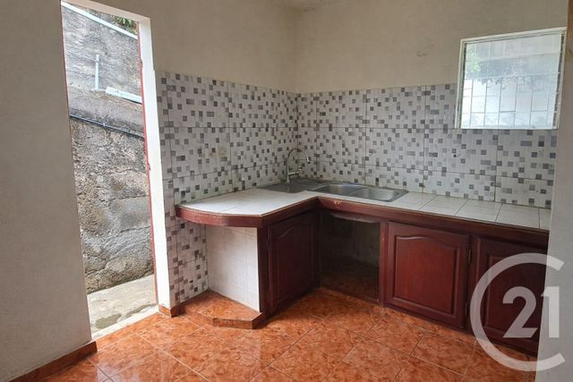 Maison &agrave; louer - 3 pi&egrave;ces - 60,07 m2 - Ste Marie - 974 - REUNION