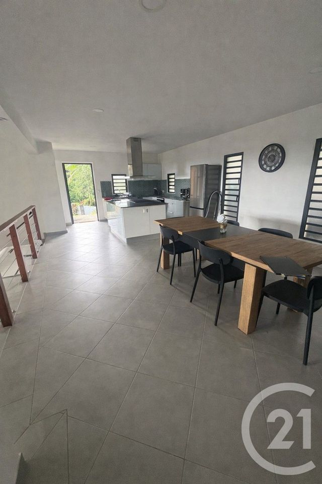 Maison &agrave; louer - 4 pi&egrave;ces - 117 m2 - St Denis - 974 - REUNION