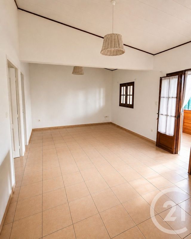Maison &agrave; louer - 3 pi&egrave;ces - 55,55 m2 - St Paul - 974 - REUNION