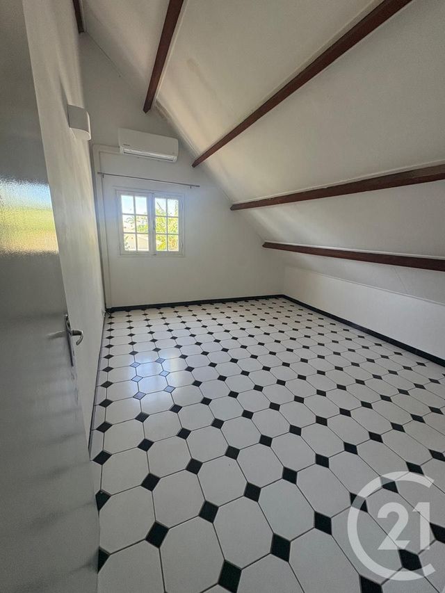 Maison &agrave; louer - 5 pi&egrave;ces - 125 m2 - St Denis - 974 - REUNION