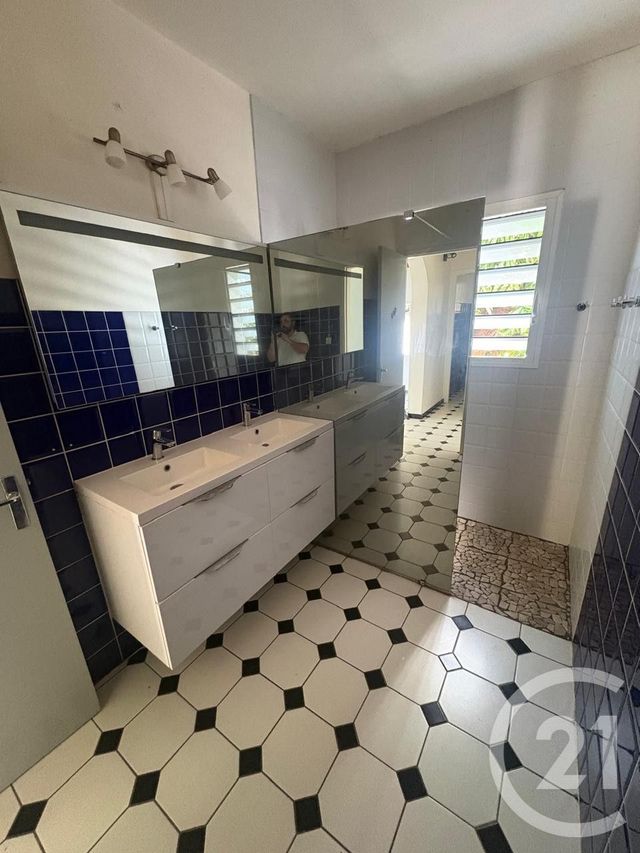 Maison &agrave; louer - 5 pi&egrave;ces - 125 m2 - St Denis - 974 - REUNION