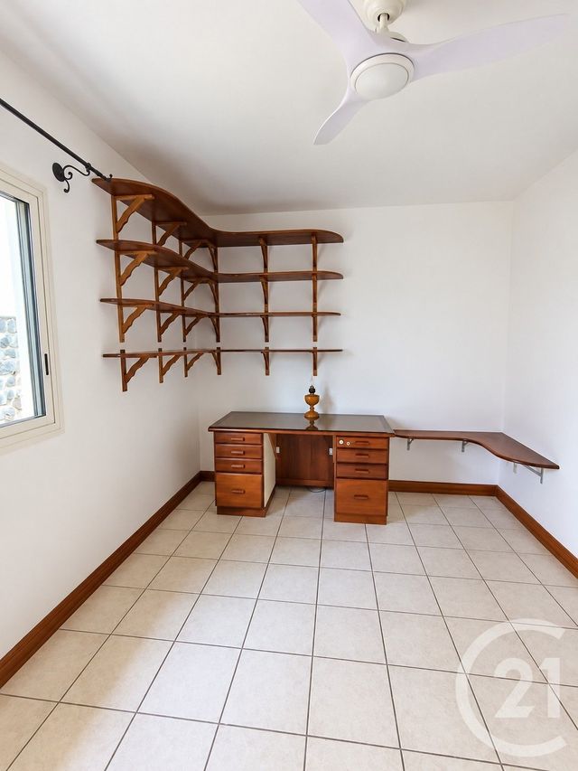Maison &agrave; louer - 9 pi&egrave;ces - 200,24 m2 - La Possession - 974 - REUNION
